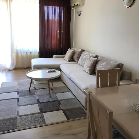 Sirena Sea View Апартамент *