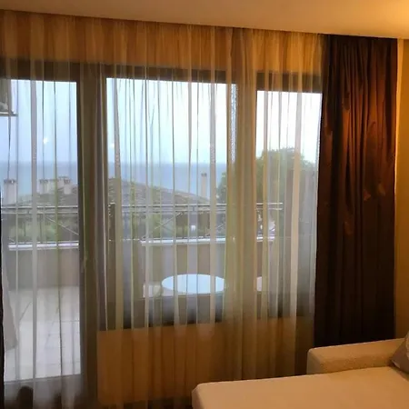 Апартамент Sirena Sea View